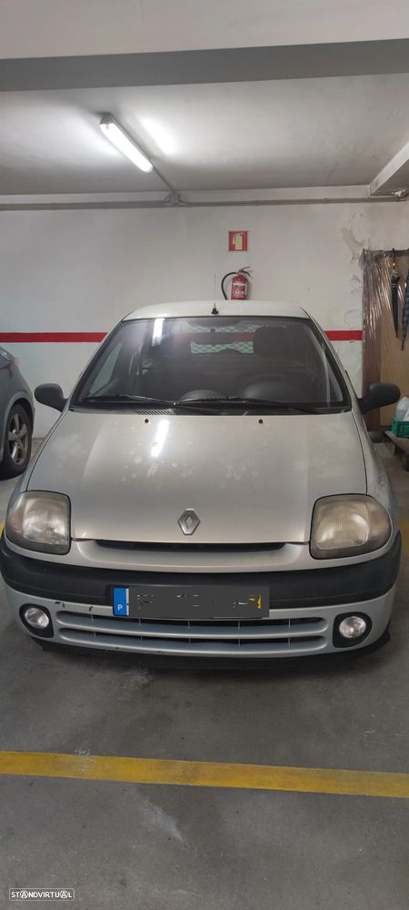 Renault Clio 1.9 D RN - 1