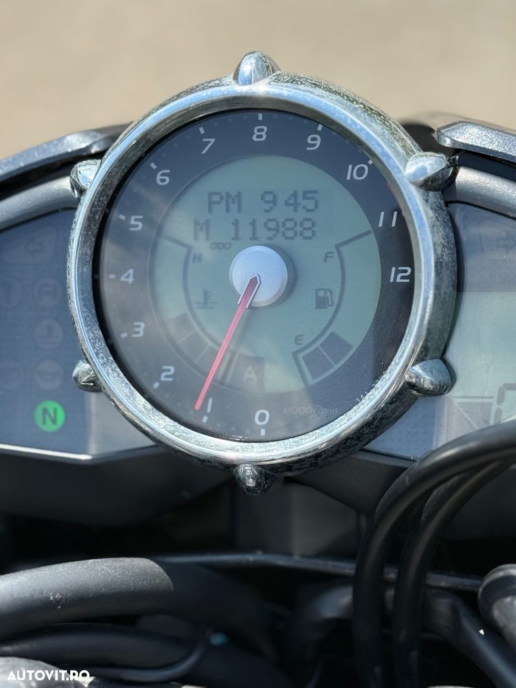 Suzuki GSX 1300 B-King - 5