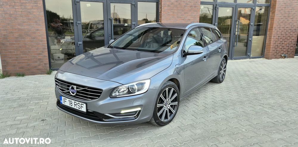 Volvo V60 D6 Plug-In-Hybrid AWD Geartronic Summum - 1