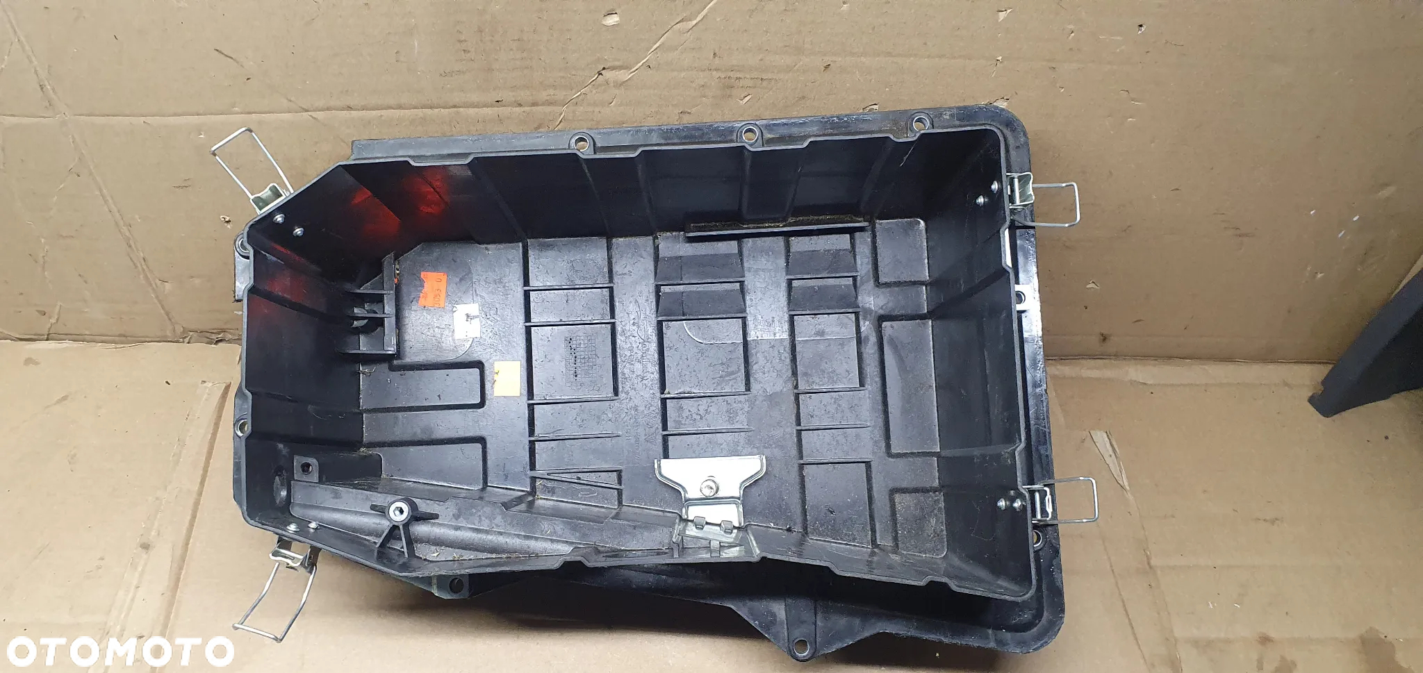 Obudowa podstawa akumulatora VW Touareg 7L 7L0864643B 7L0801283D - 2