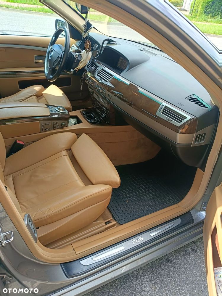 BMW Seria 7 750i L - 5