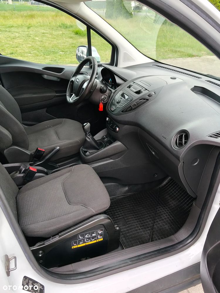 Ford Transit Courier - 13