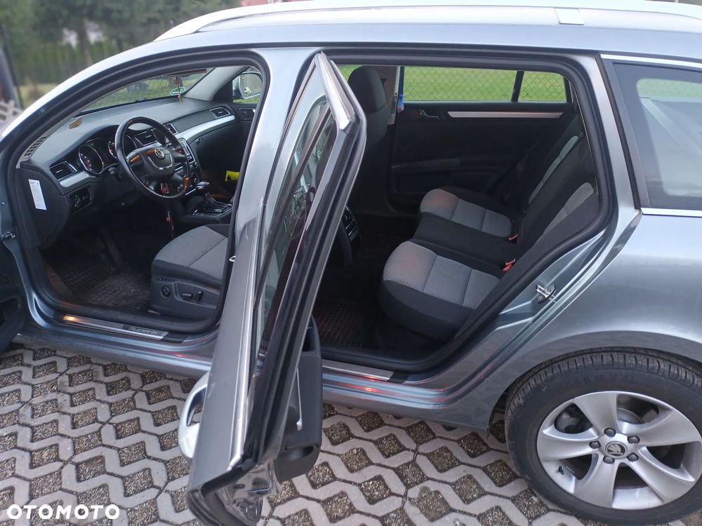 Skoda Superb 2.0 TDI DSG Ambition - 9