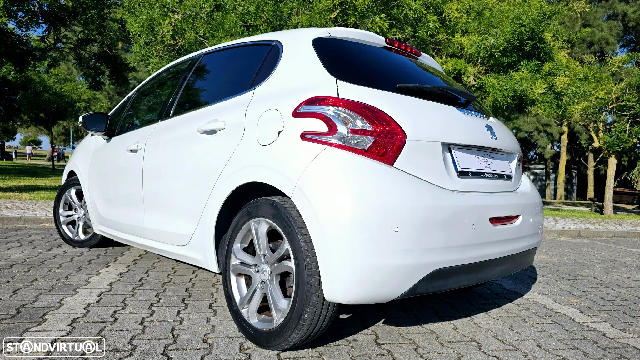 Peugeot 208 1.6 e-HDi Allure 2-Tronic - 12