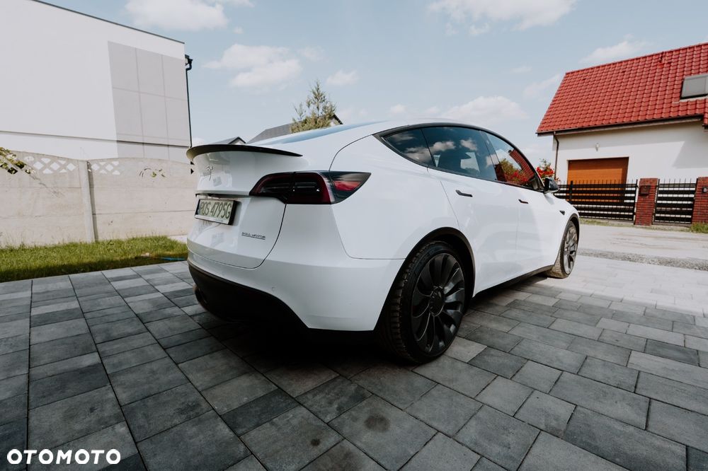Tesla Model Y Performance AWD - 4