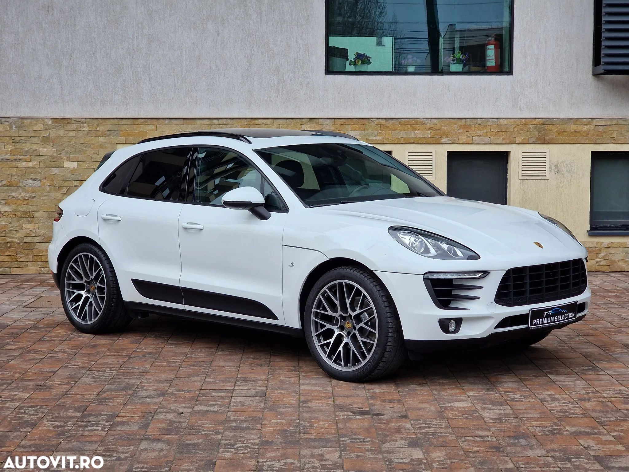 Porsche Macan Standard - 1