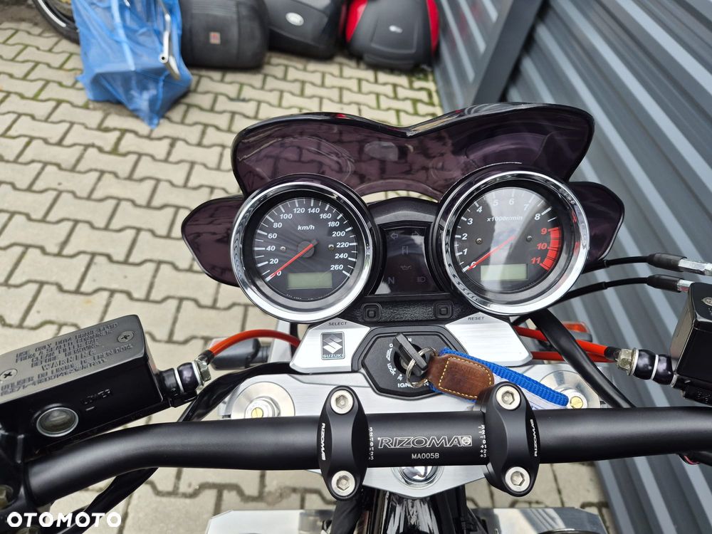 Suzuki GSX - 19