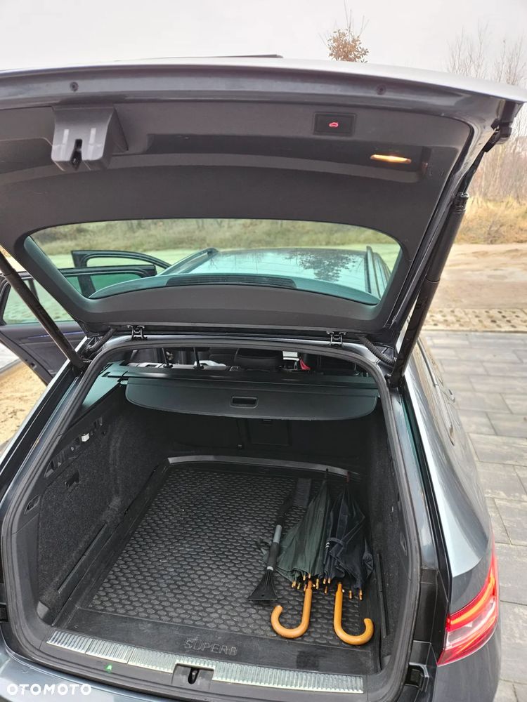 Skoda Superb 2.0 TDI DSG SportLine - 19