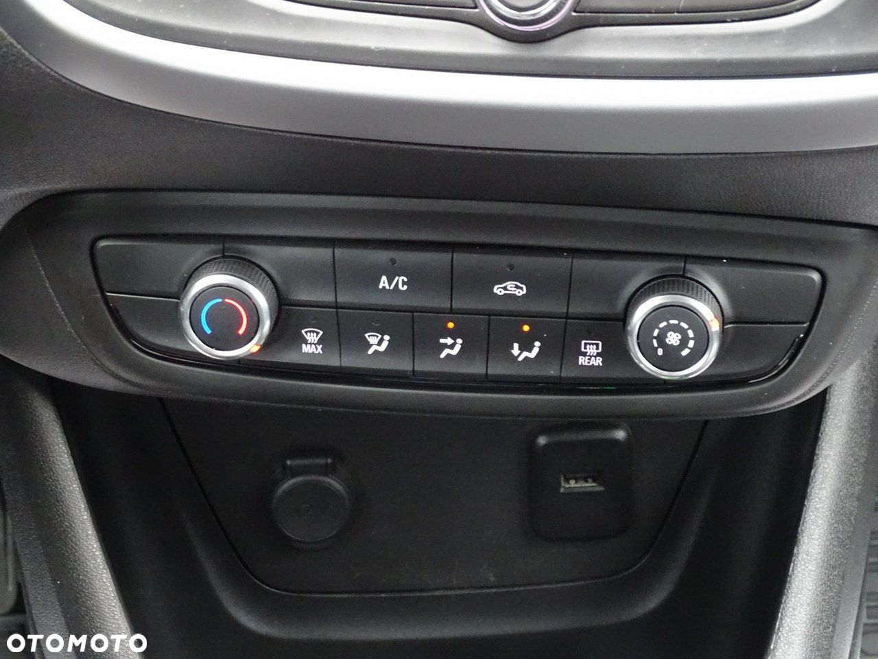 Opel Crossland X - 26