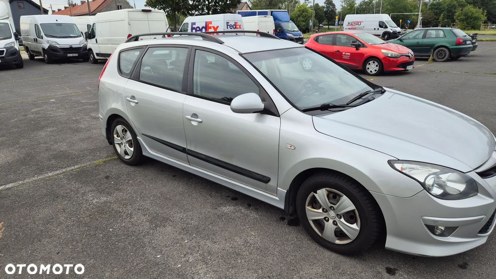 Hyundai i30 1.6 Comfort EU5 - 4
