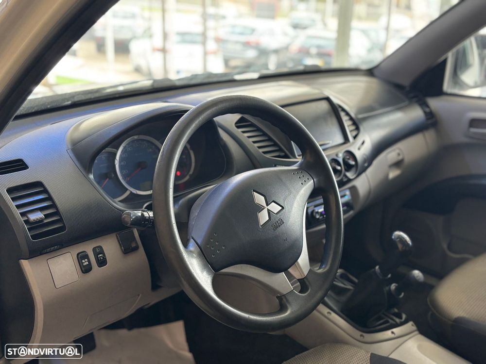 Mitsubishi L200 2.5 DI-D Club Intense 3L 4WD - 15