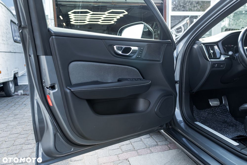 Volvo V60 T5 AWD Geartronic R-Design - 7