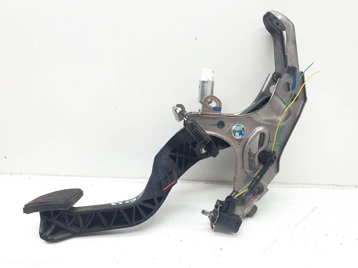 PEDAŁ SPRZĘGŁA DŹWIGNIA TOYOTA YARIS III EUROPA P15 1.3 - 3