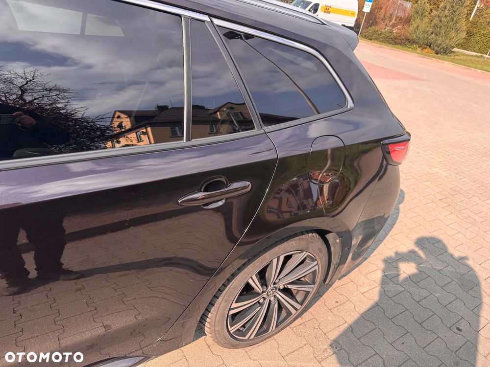 Toyota Corolla 2.0 Hybrid Executive - 31