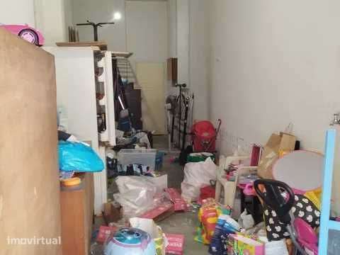Vende-se Garagem em Vialonga na rua Miguel Torga - Grande imagem: 3/3