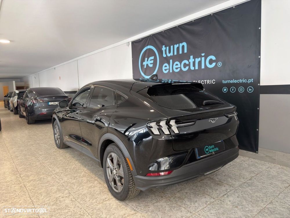 Ford Mustang Mach-E 75.7 kWh Base — fotografia 10