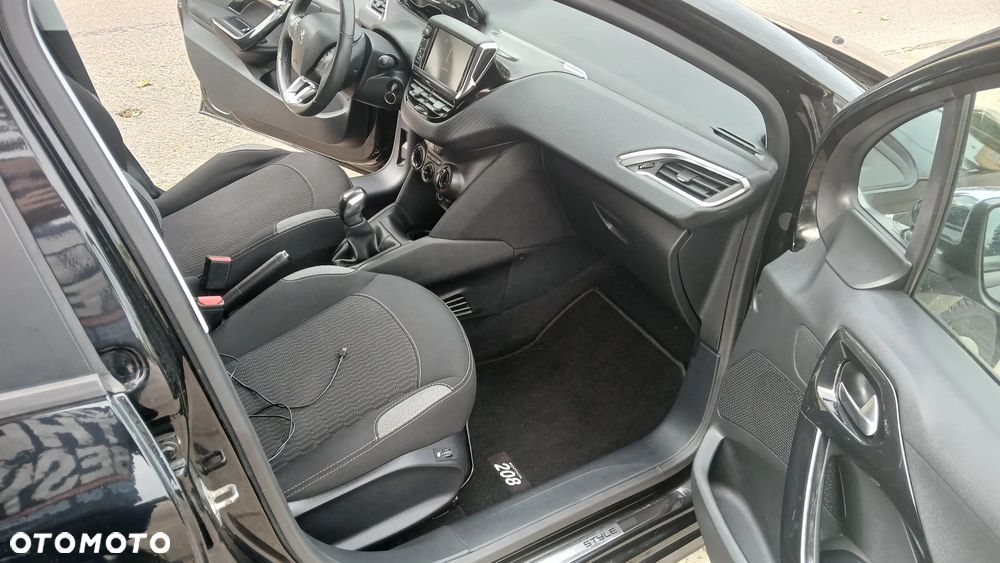 Peugeot 208 1.2 PureTech Style - 20