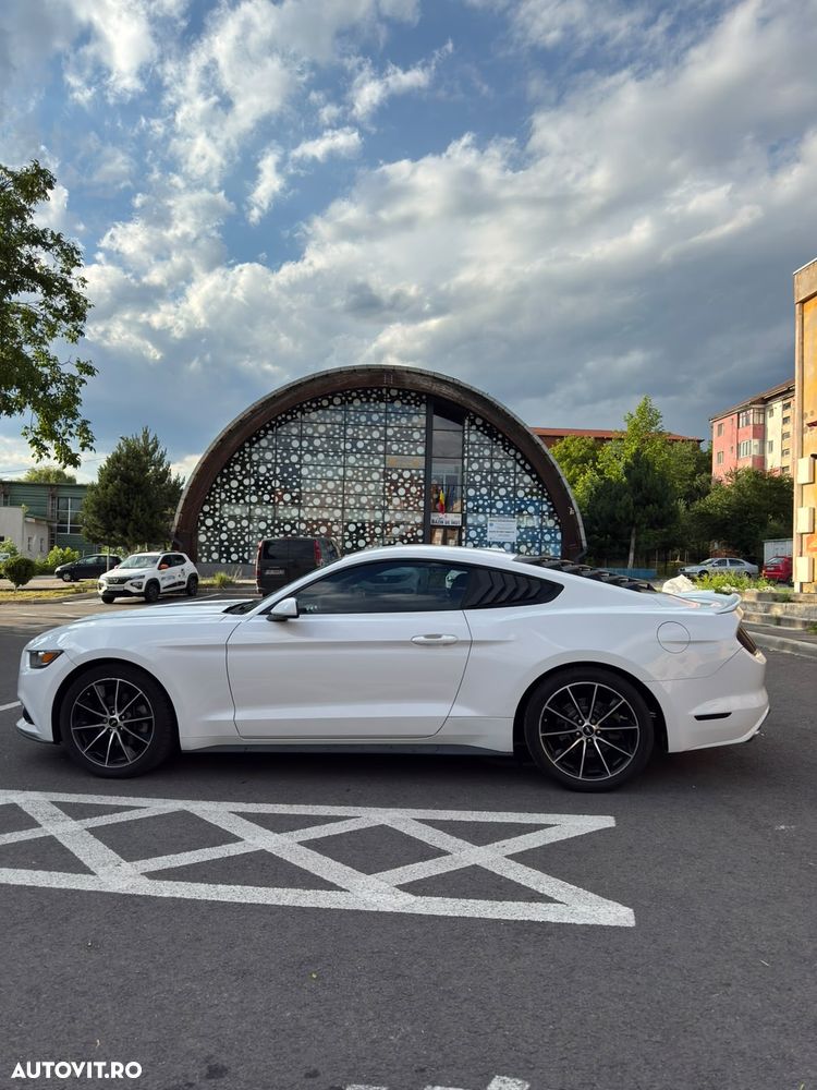 Ford Mustang 2.3 Eco Boost Aut. - 3