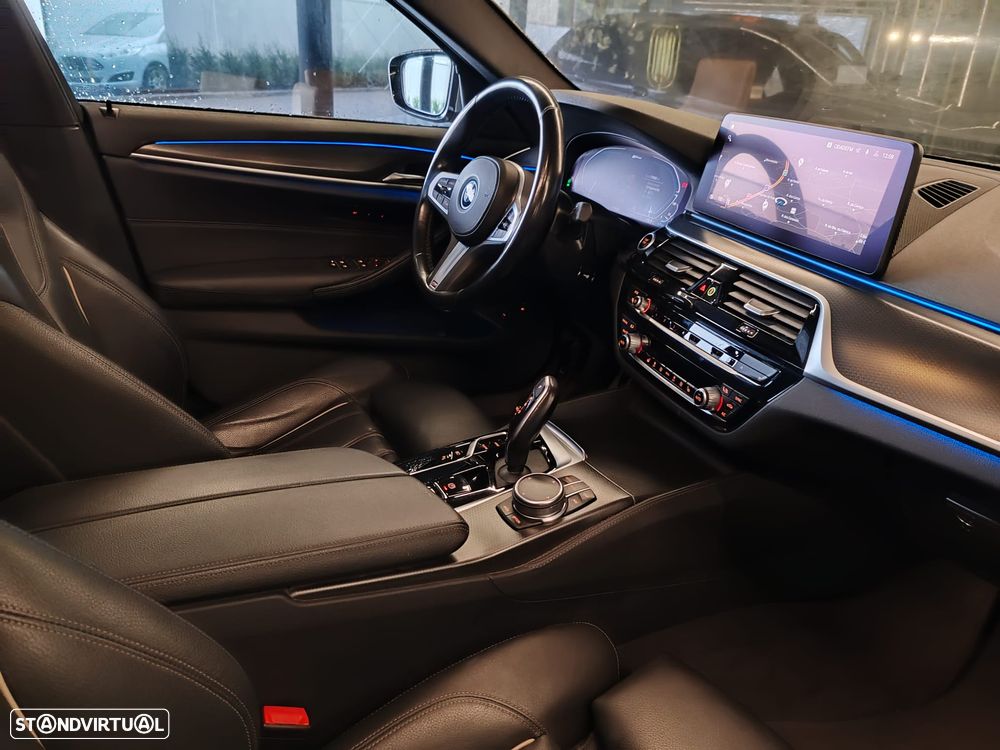 BMW 530 e Pack Desportivo M - 17