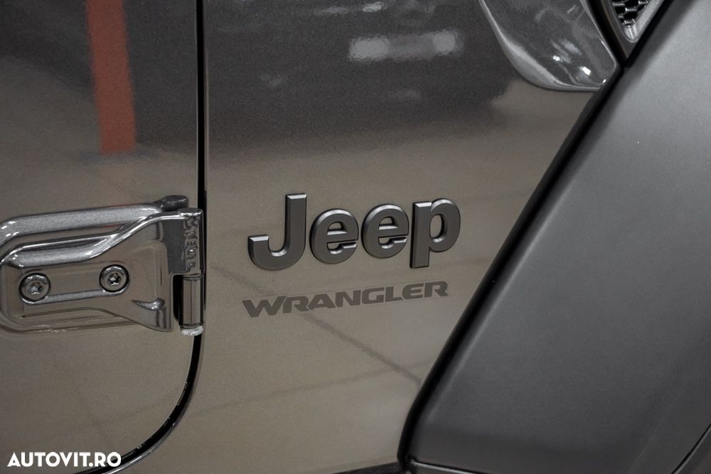 Jeep Wrangler - 11