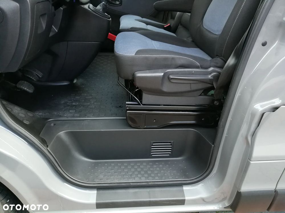 Opel Vivaro - 16