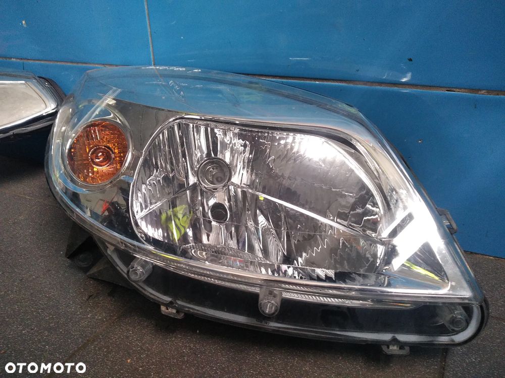 Lampa prawa lewa przód Dacia Sandero - 2