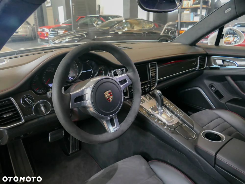 Porsche Panamera GTS - 9