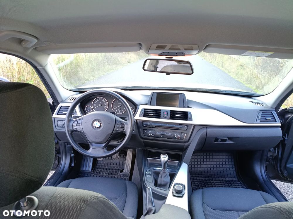 BMW Seria 3 316d - 15