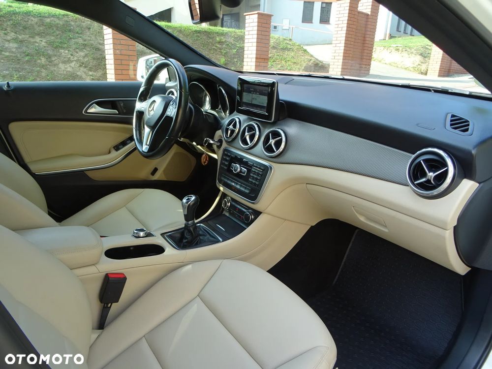 Mercedes-Benz GLA 180 (CDI) d - 16