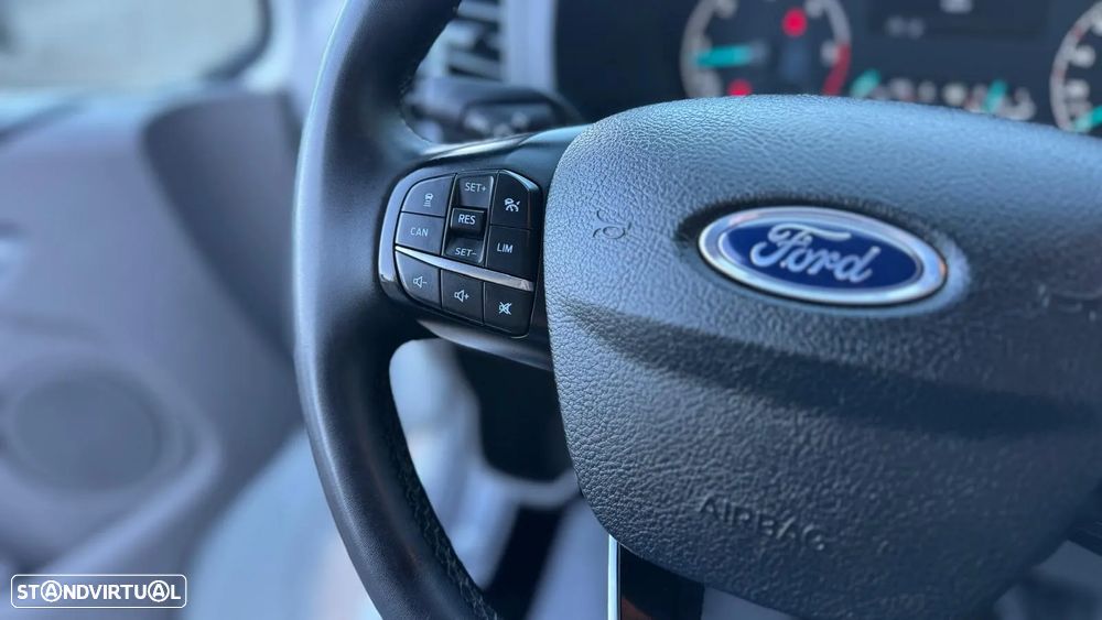 Ford Transit Custom 2.0 TDCi CX Automática - 17