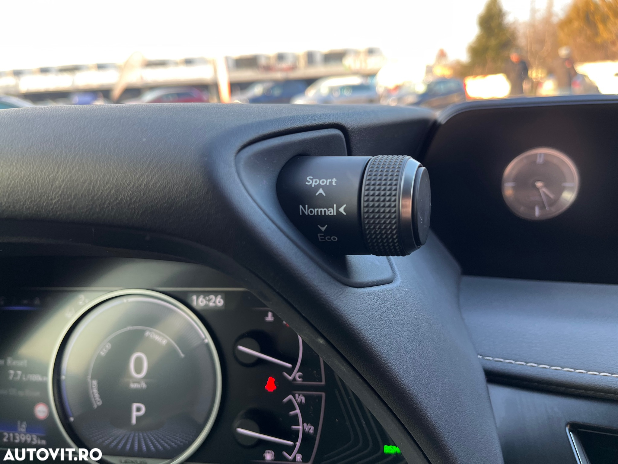 Lexus UX 250h 2.0L HEV 20H- (178 HP) 4X4 CVT Luxury - 27
