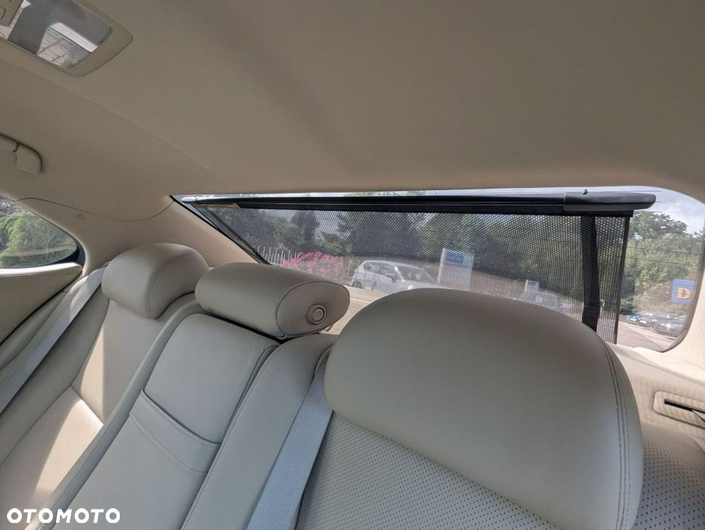 Lexus LS 460 AWD - 28