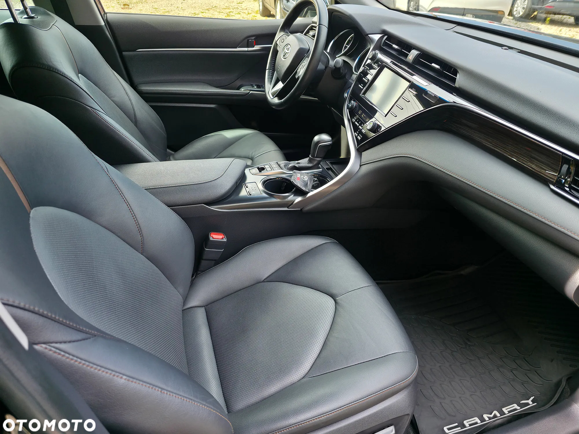 Toyota Camry 2.5 Hybrid Executive CVT - 18