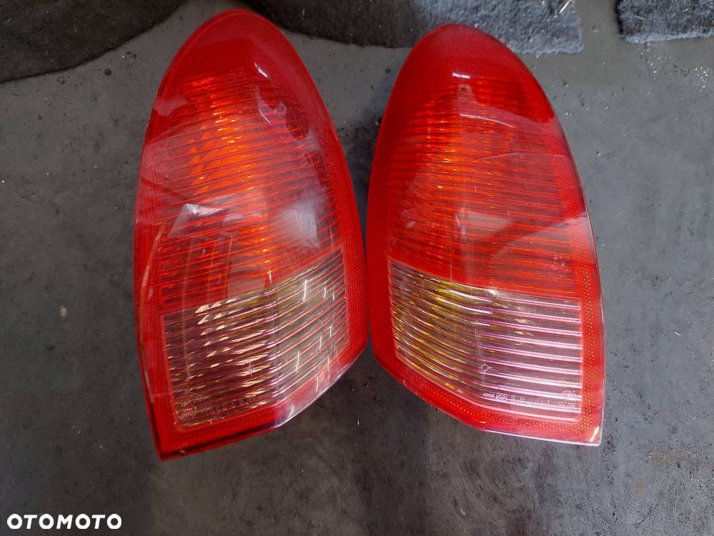 KOMPLETNY TYŁ KLAPA BAGAŻNIKA ZDERZAK TYŁ LAMPY ALFA ROMEO 147 I 821/A - 2