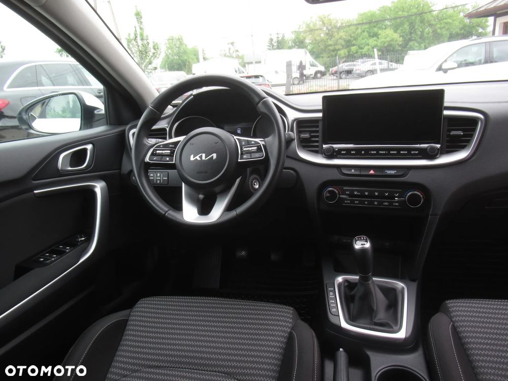 Kia Ceed 1.5 T-GDI M - 11