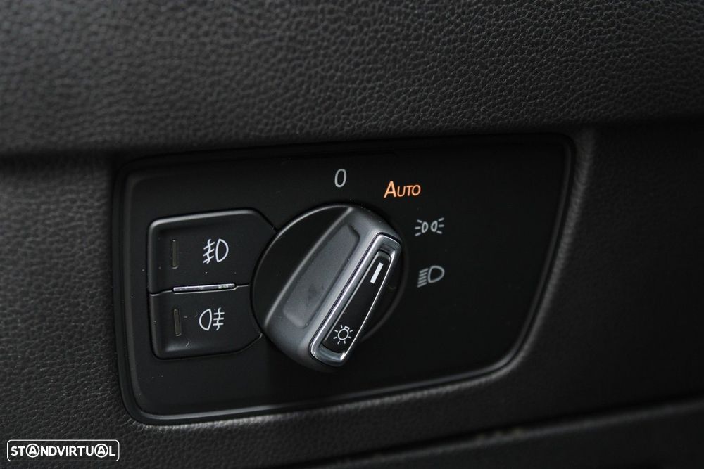 VW Passat Variant 1.6 TDI Highline DSG - 43