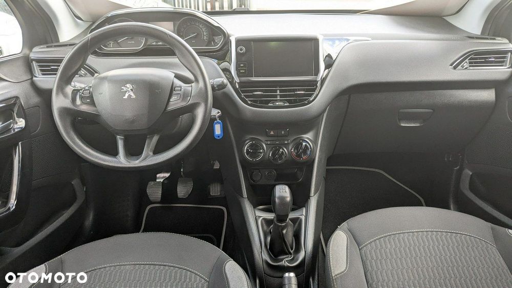 Peugeot 208 - 23