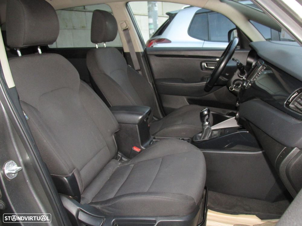Kia Carens 1.7 CRDi ISG TX - 12