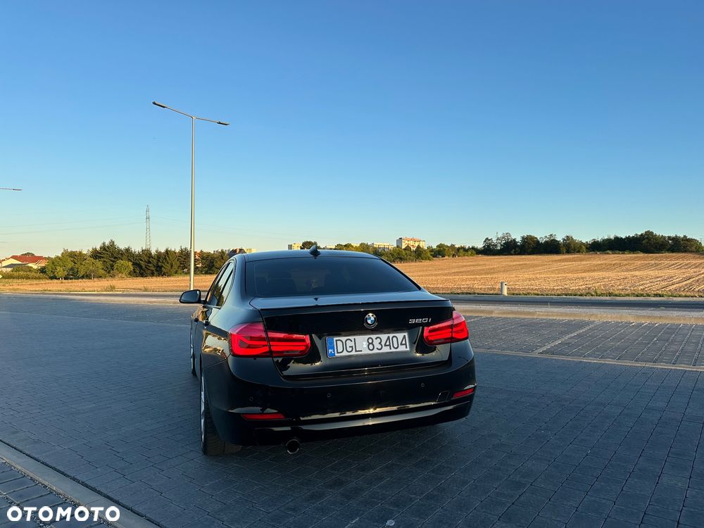 BMW Seria 3 320i - 7