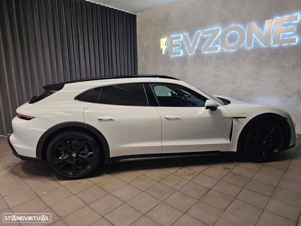 Porsche Taycan Cross Turismo 4 - 7