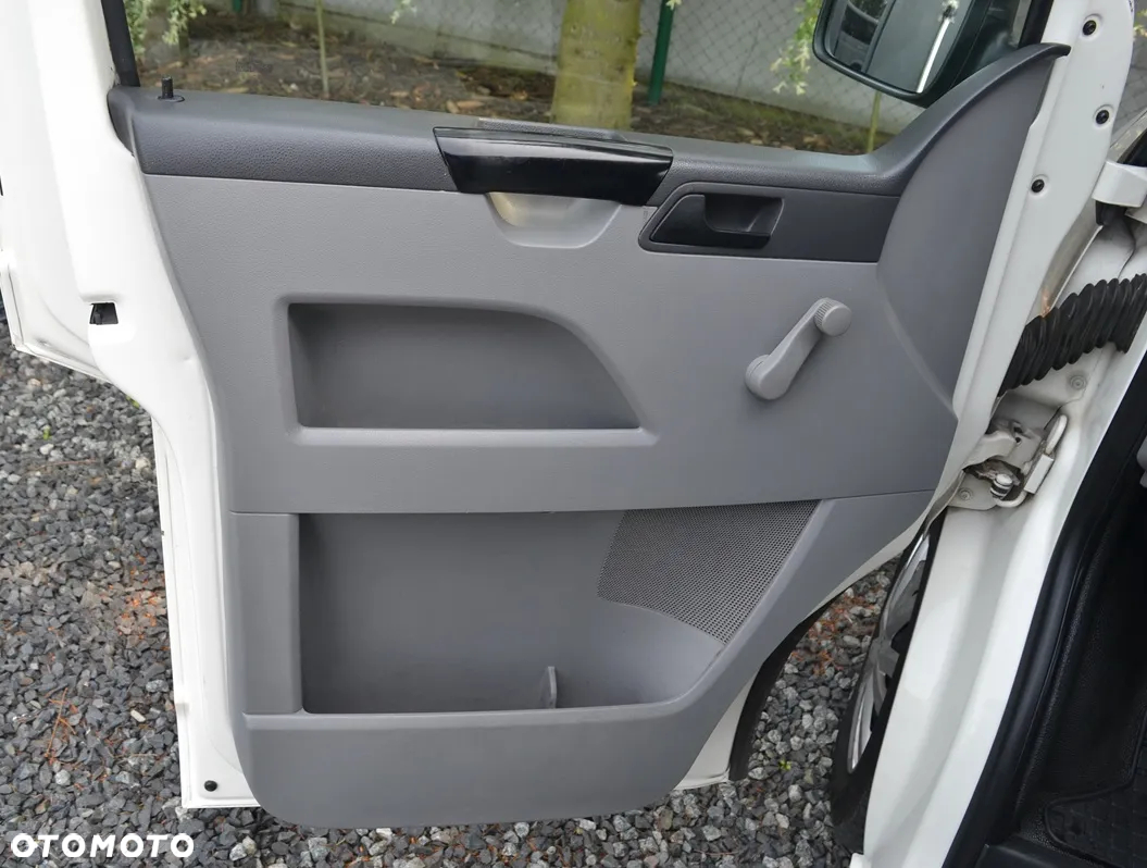Volkswagen Transporter - 28