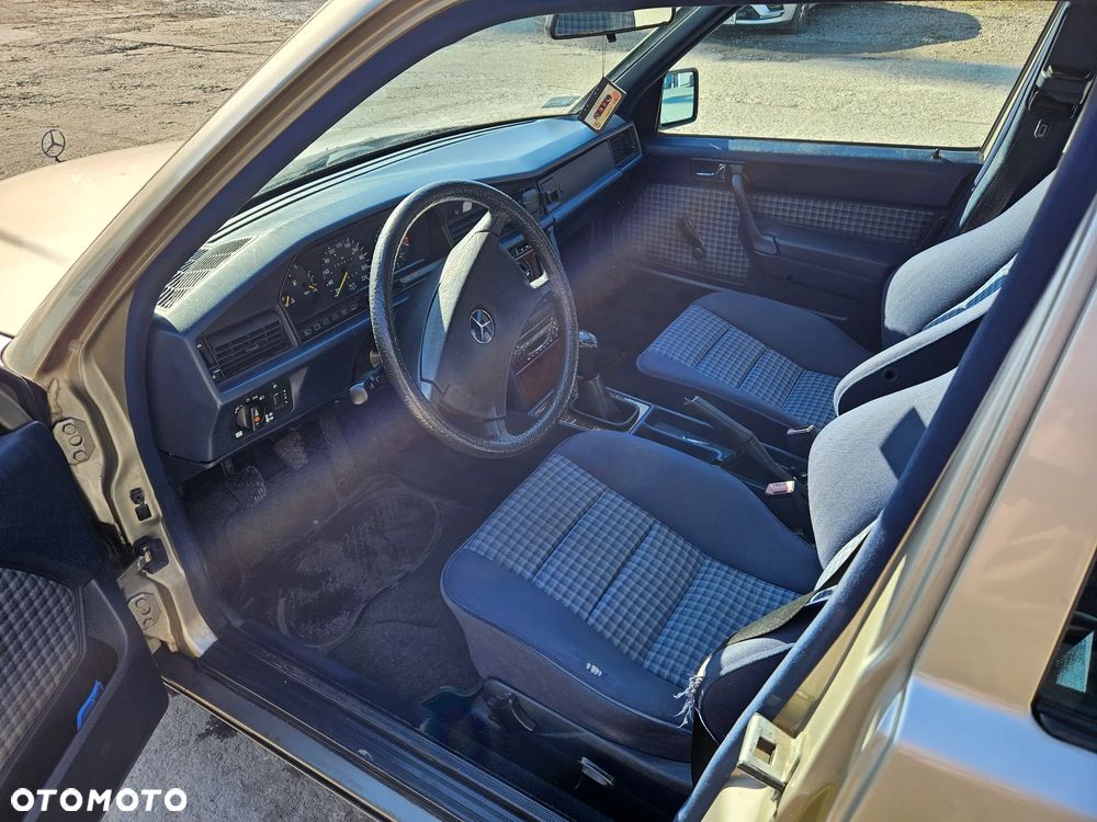 Mercedes-Benz W201 (190) - 15