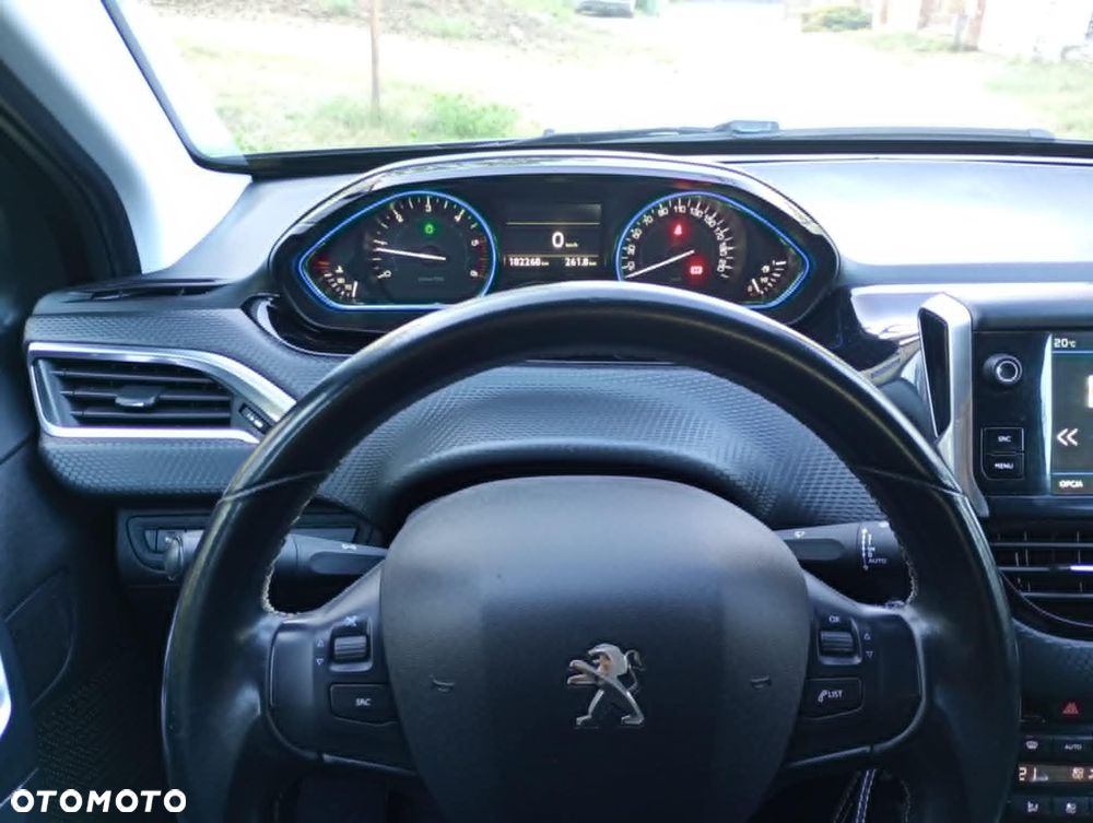 Peugeot 2008 BlueHDi 100 STOP & START Allure - 19