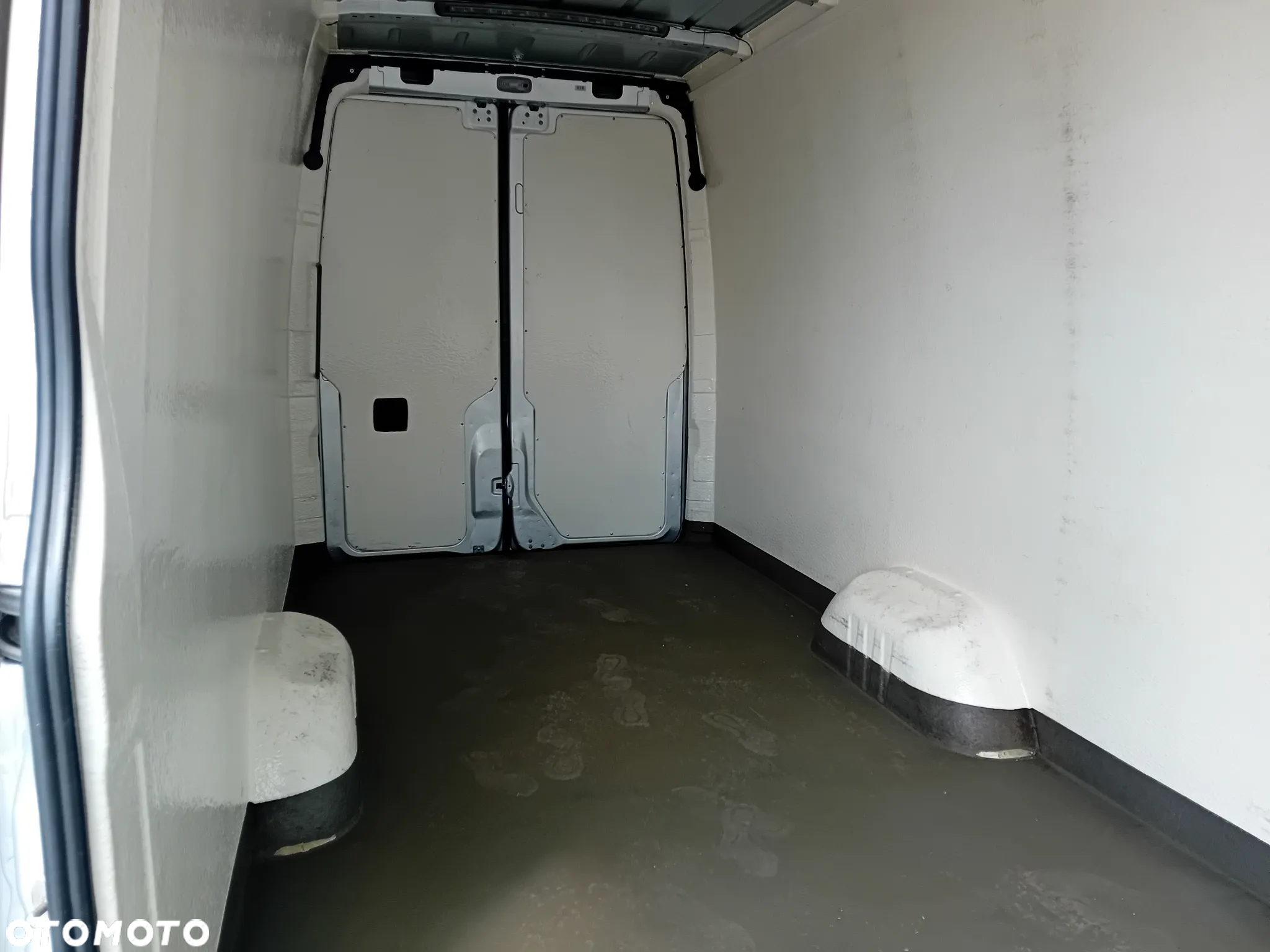 Mercedes-Benz Sprinter - 13
