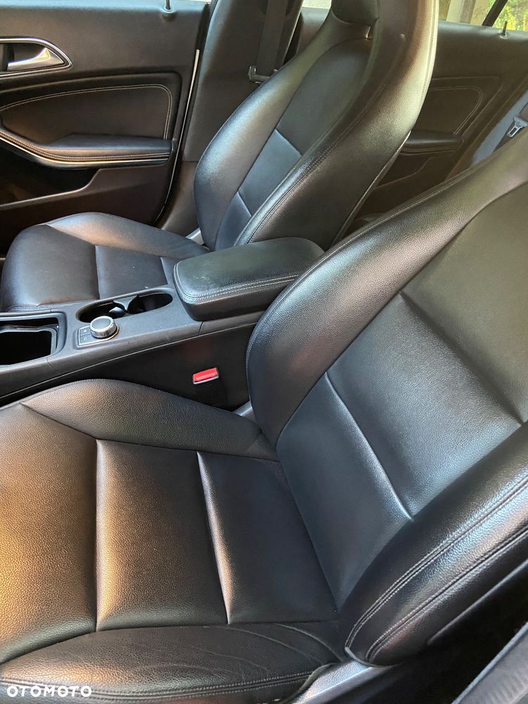 Mercedes-Benz CLA 250 7G-DCT - 10