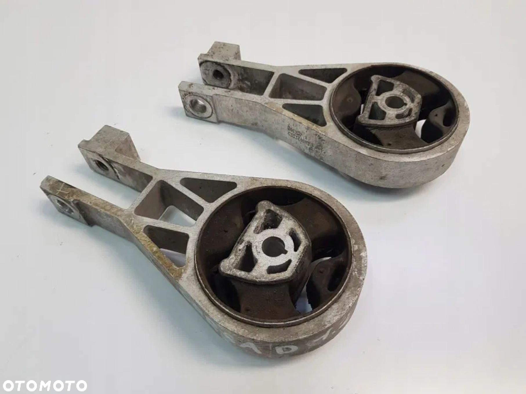 ŁAPA PODUSZKA SKRZYNI OPEL CORSA D 1.2 633374681 - 2