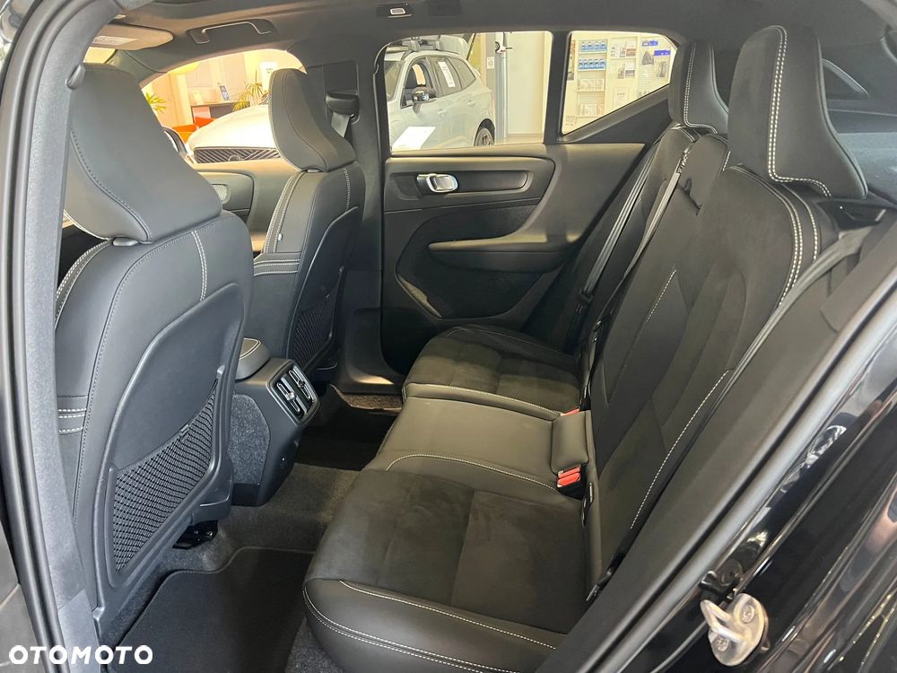 Volvo XC 40 B4 B DKG Ultra Black Edition - 8