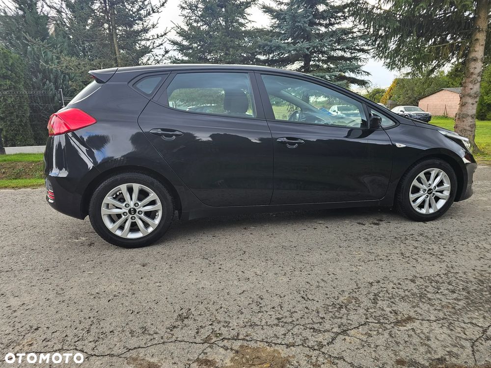 Kia Ceed 1.4 CVVT UEFA EURO 2016 - 29