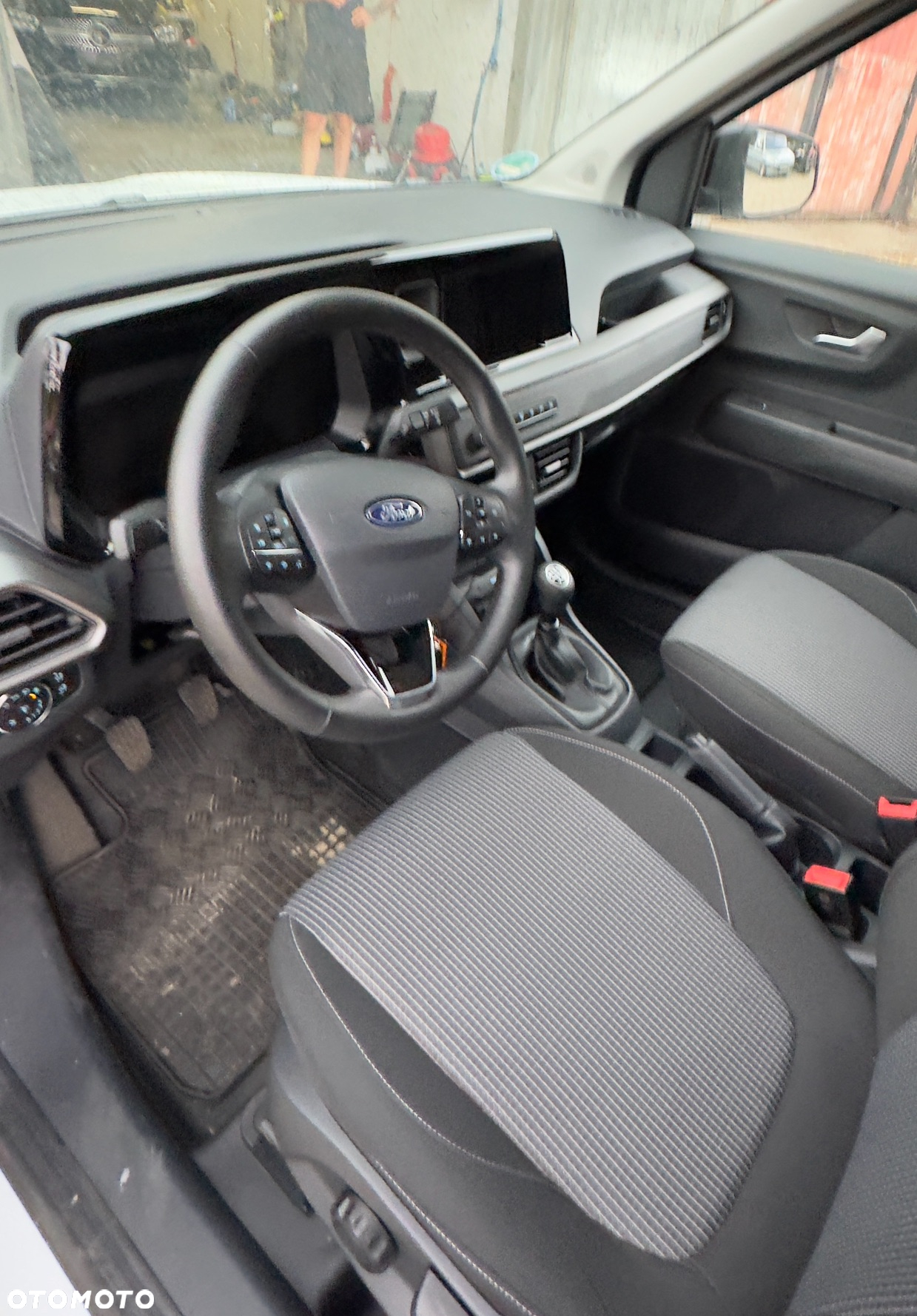 Ford Transit Courier - 12