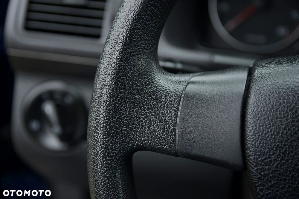 Volkswagen Touran - 27